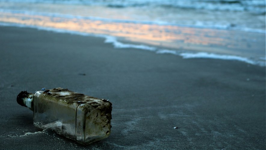 Amoureux d’alcool : Ils meurent après la consommation d’une bouteille trouvée en mer.